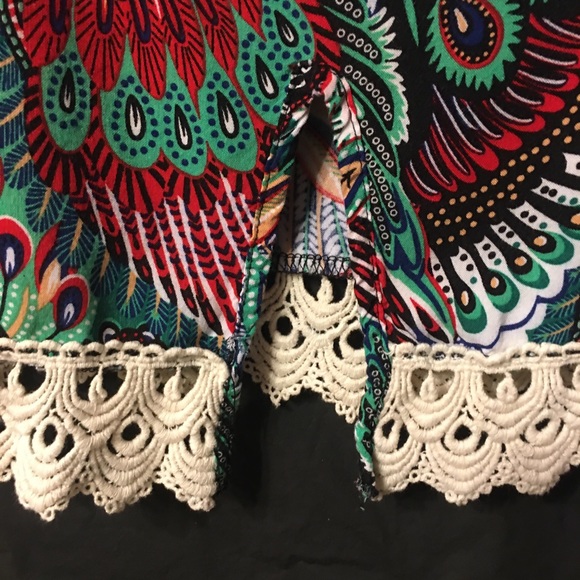 Colorful sleeveless shirt with ruffle on bottom - Picture 3 of 3